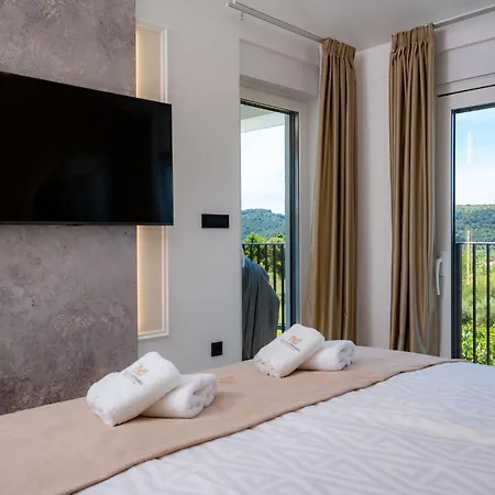 Loparia Vila